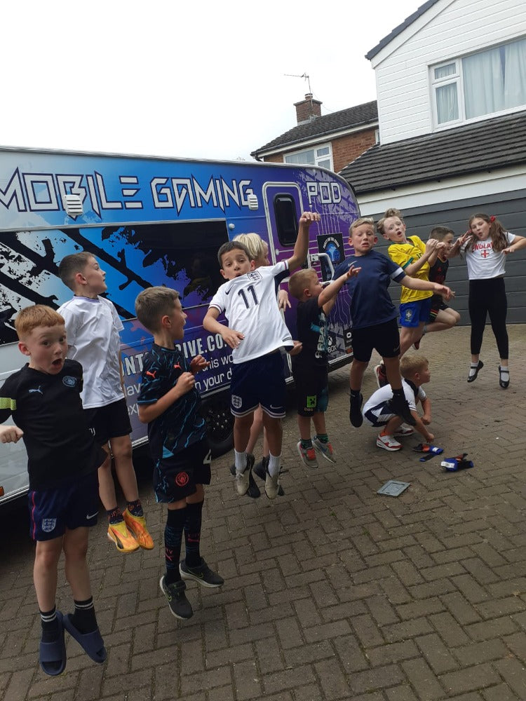 Multi Gaming + Karaoke Party